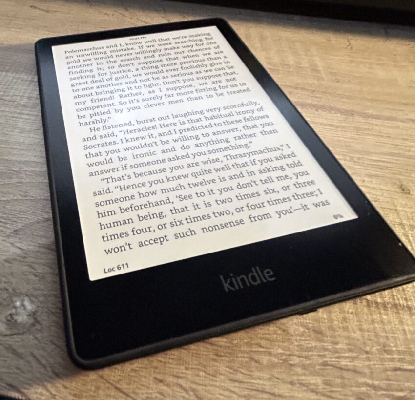 Ebook Reader atau Buku: Mana yang Lebih Baik untuk Membaca?